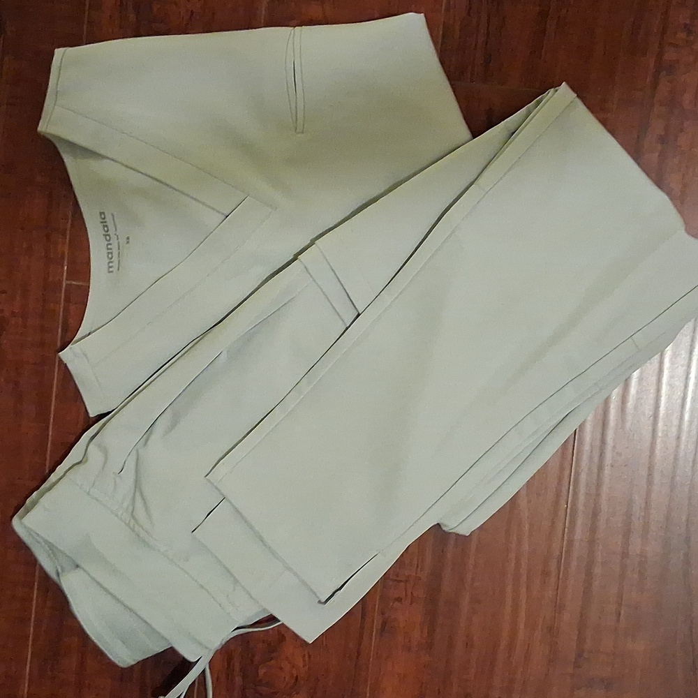 NWOT Mandala Scrubs 1 Pocket Top w/ Mandala Skinny Leg Pants